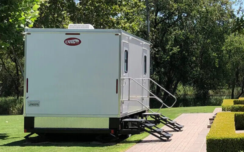 portable restroom rental