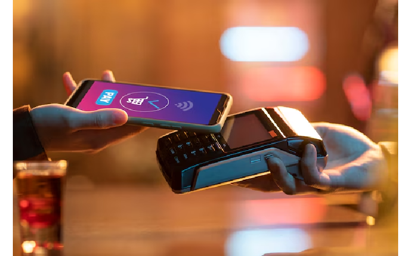 Why a Mobile Card Machine in UK Is Essential for Modern Businesses?