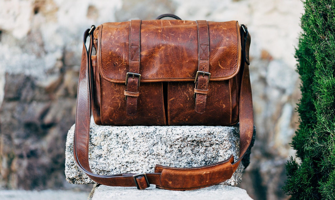 How to Choose a Messenger Bag Vintage for Everyday Use?