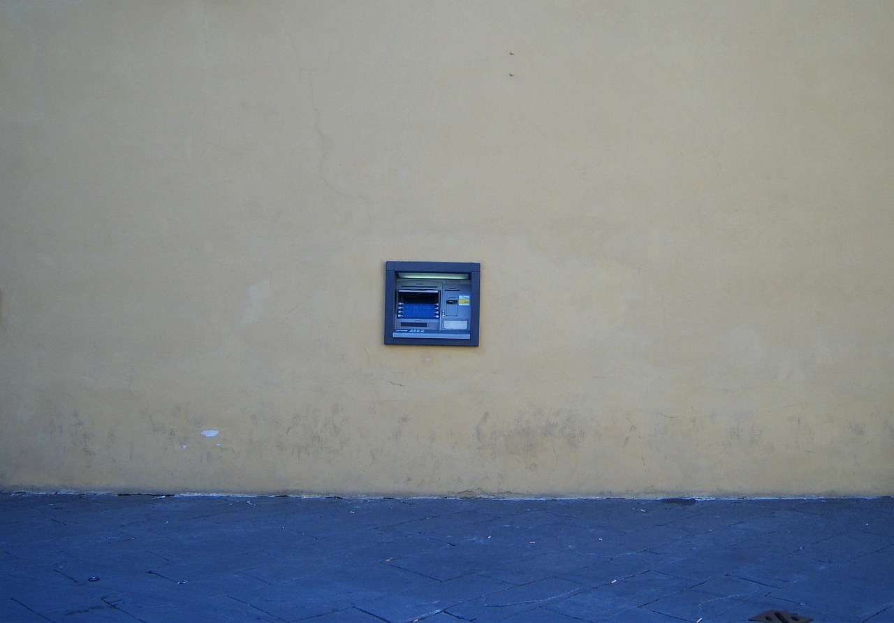 Which Card Payment Machine Is Right for Small UK Shops?