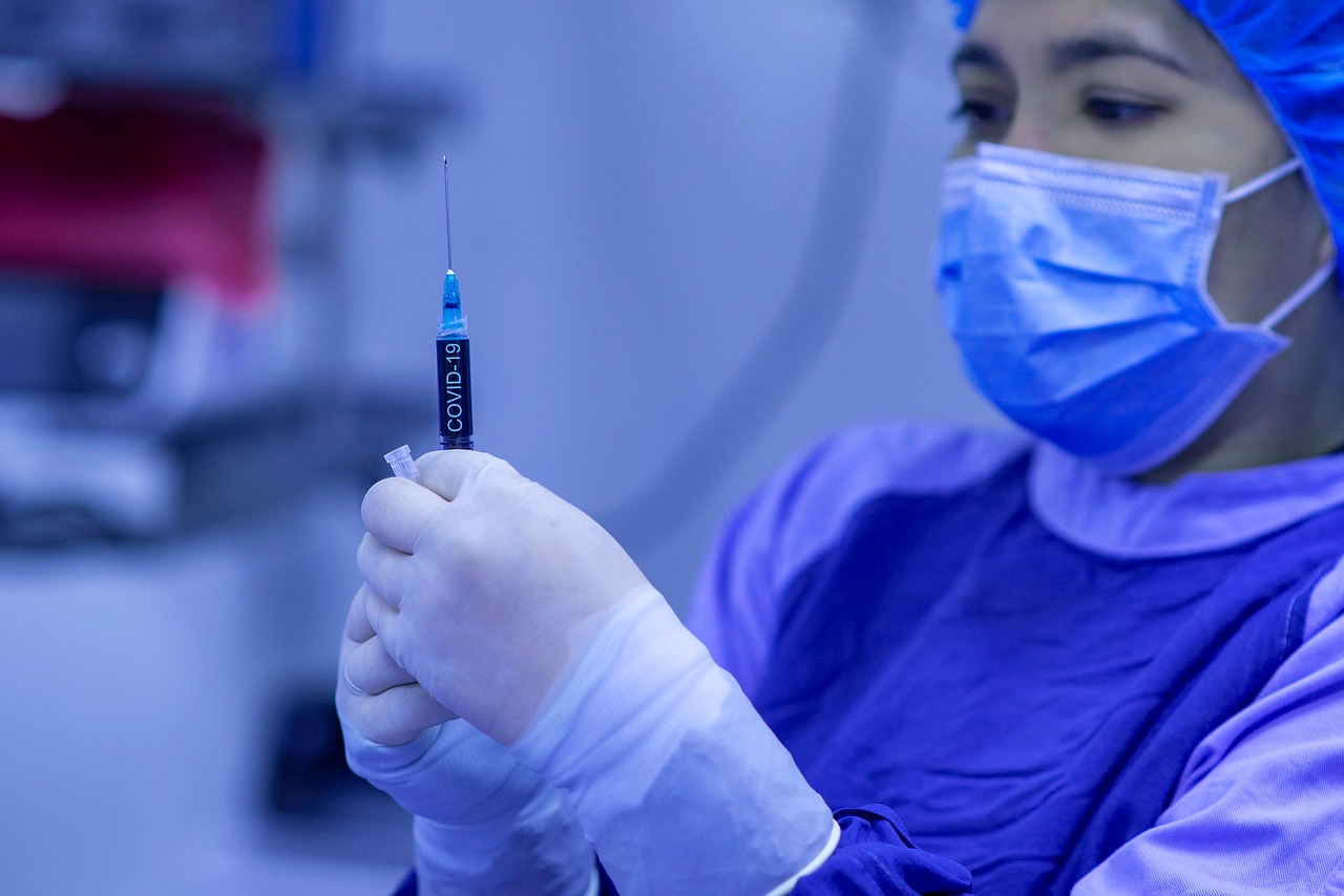 Best Scrub Tops for Pediatric Healthcare Workers