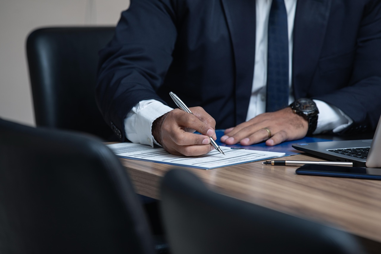 What Does a SAAS Contract Lawyer Actually Do?