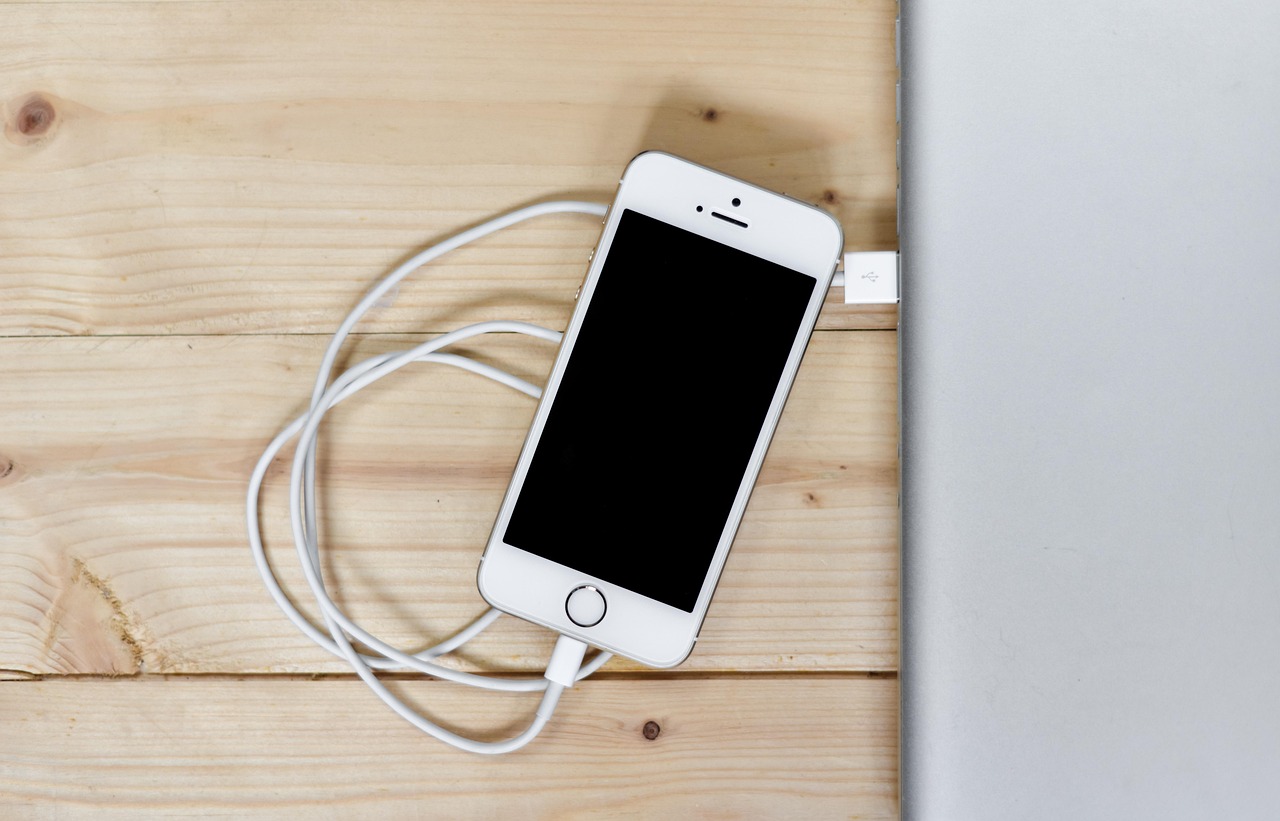How Phone Charging Stations Are Revolutionizing Travel And Commuting?