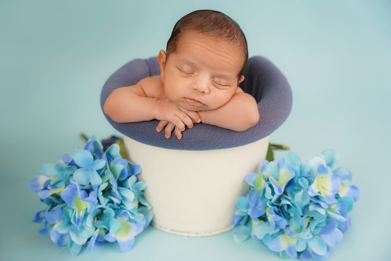 5 Must-Have Props for Baby Cake Smash Photography in Toronto